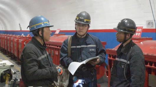 雨中伸援手 善行暖人心 沁新集團職工車俊輝雨夜救助車禍被困群眾