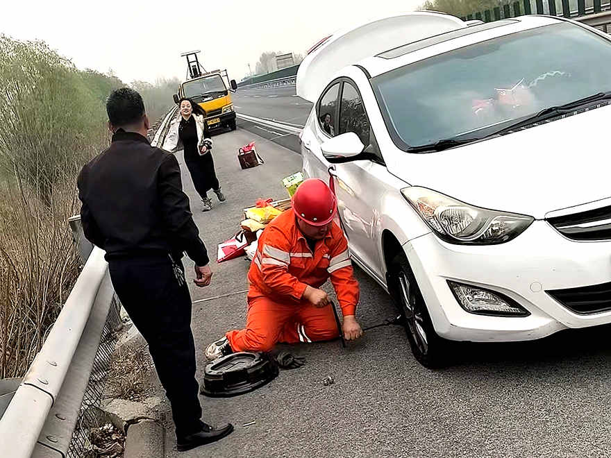 三天近二十五万车流辆，津雄高速清明节服务保障平稳有序