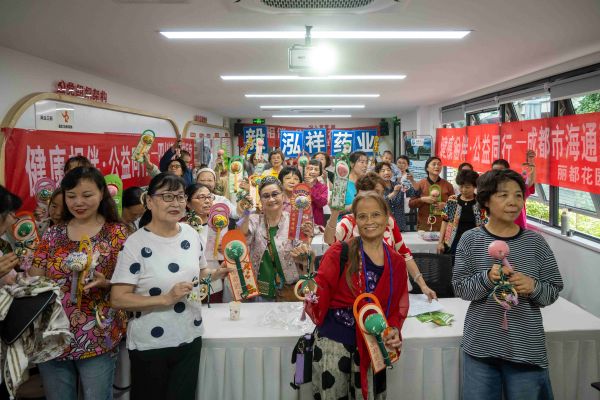 图10 合影留念.jpg